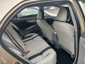 Toyota Corolla Base 4dr Sedan (1.8L 4cyl 5M) 2010 Gold