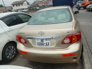 Toyota Corolla Base 4dr Sedan (1.8L 4cyl 5M) 2010 Gold