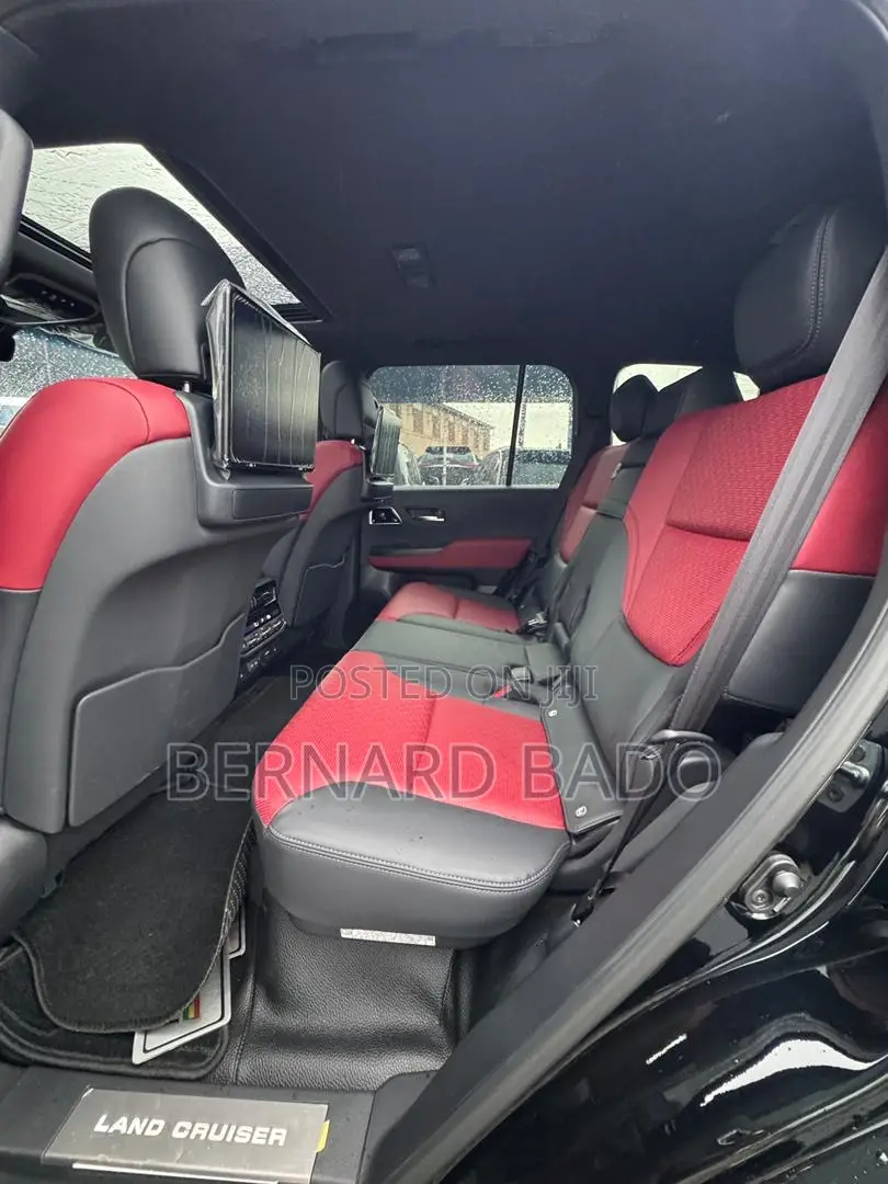 Toyota Land Cruiser LC300 2025 Black