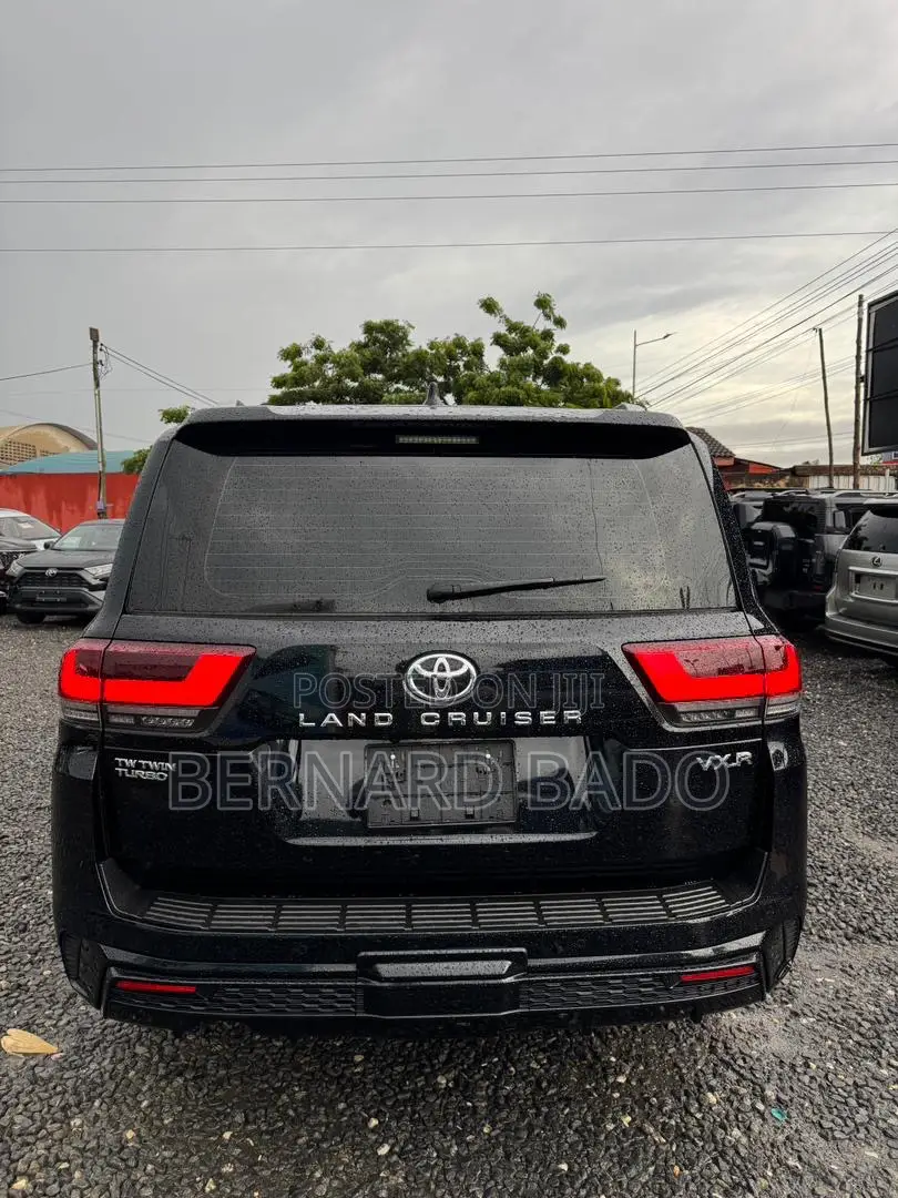 Toyota Land Cruiser LC300 2025 Black