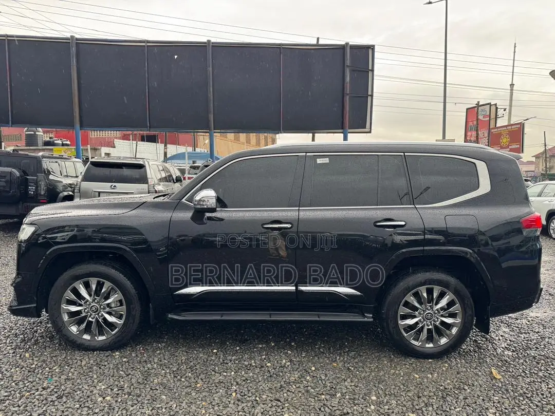 Toyota Land Cruiser LC300 2025 Black