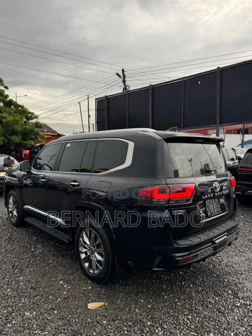 Toyota Land Cruiser LC300 2025 Black