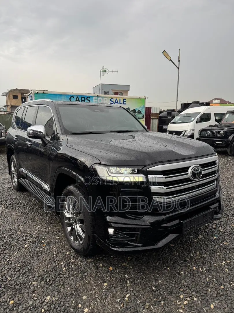 Toyota Land Cruiser LC300 2025 Black