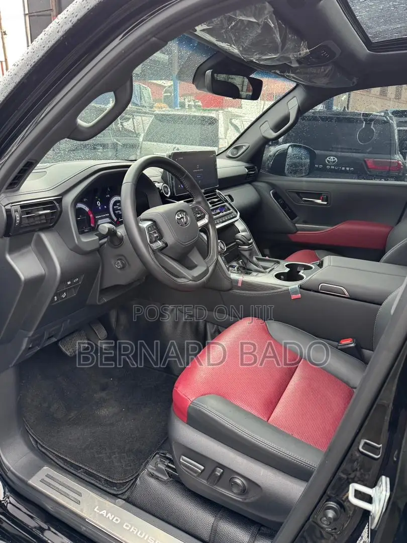 Toyota Land Cruiser LC300 2025 Black