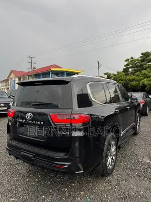 Toyota Land Cruiser LC300 2025 Black