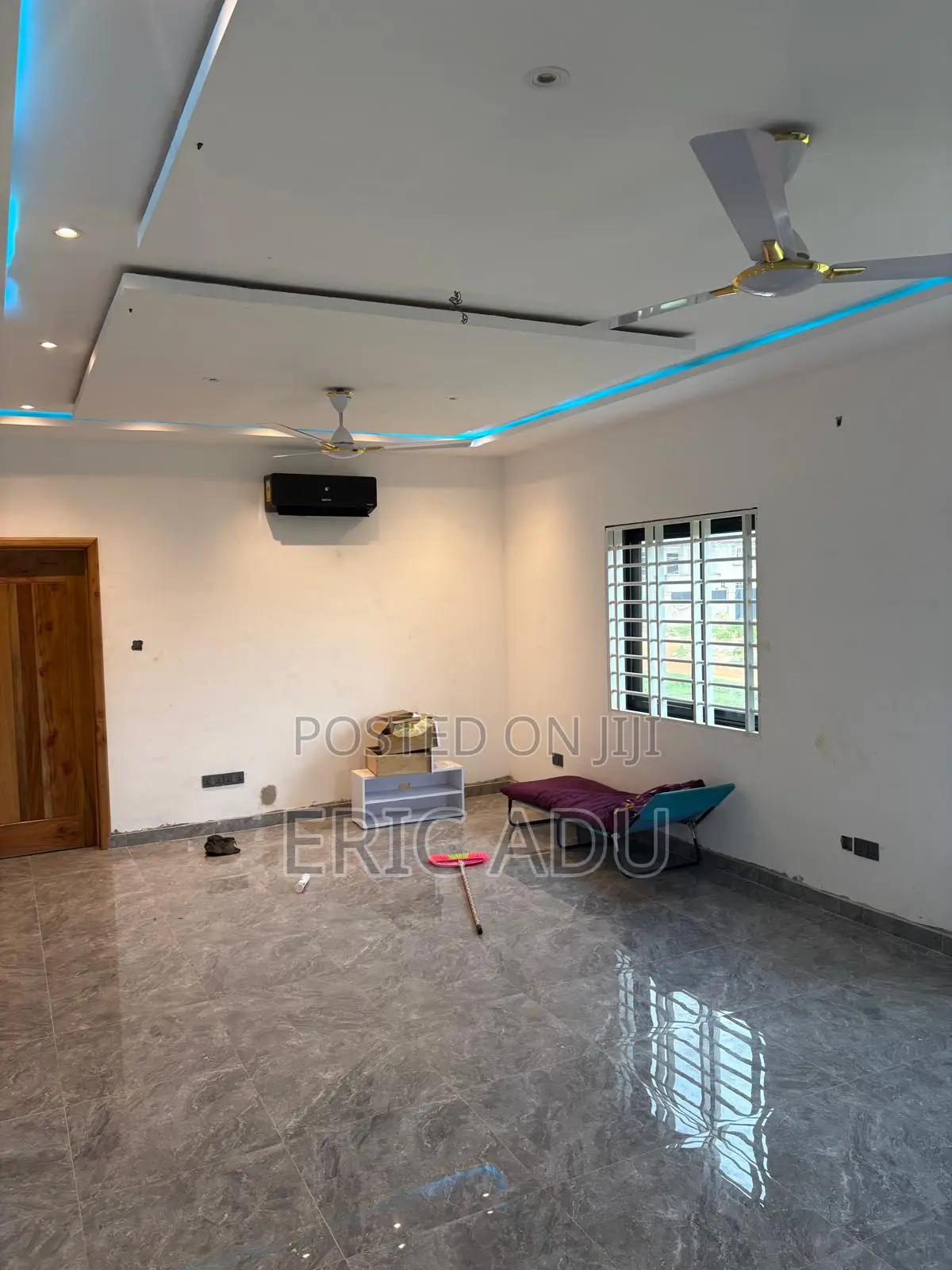 5bdrm Block of Flats in Community 25 for sale