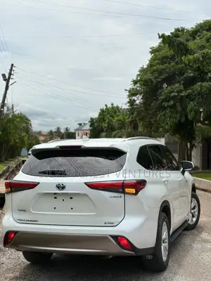 Toyota Highlander XLE 2021 White
