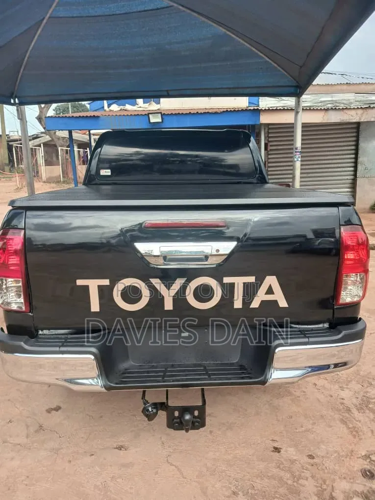 Toyota Hilux 2014 Black