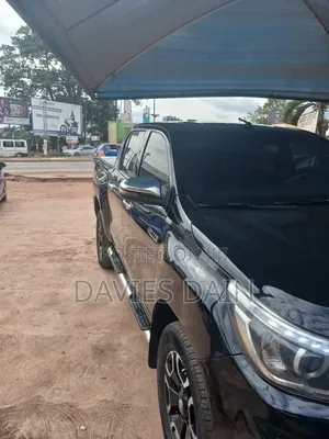 Toyota Hilux 2014 Black