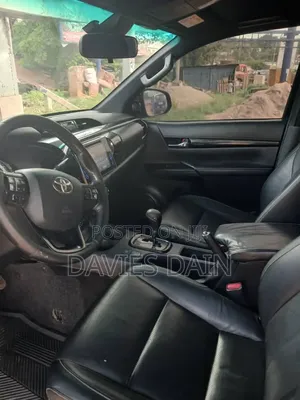 Toyota Hilux 2014 Black