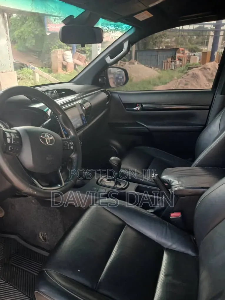 Toyota Hilux 2014 Black