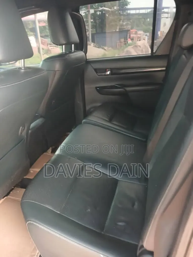 Toyota Hilux 2014 Black