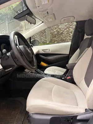 Toyota Corolla LE 2020 White