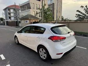 Kia Forte EX Hatchback 2017 White