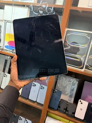 Apple iPad Pro 12.9 (2022) 128 GB Gray