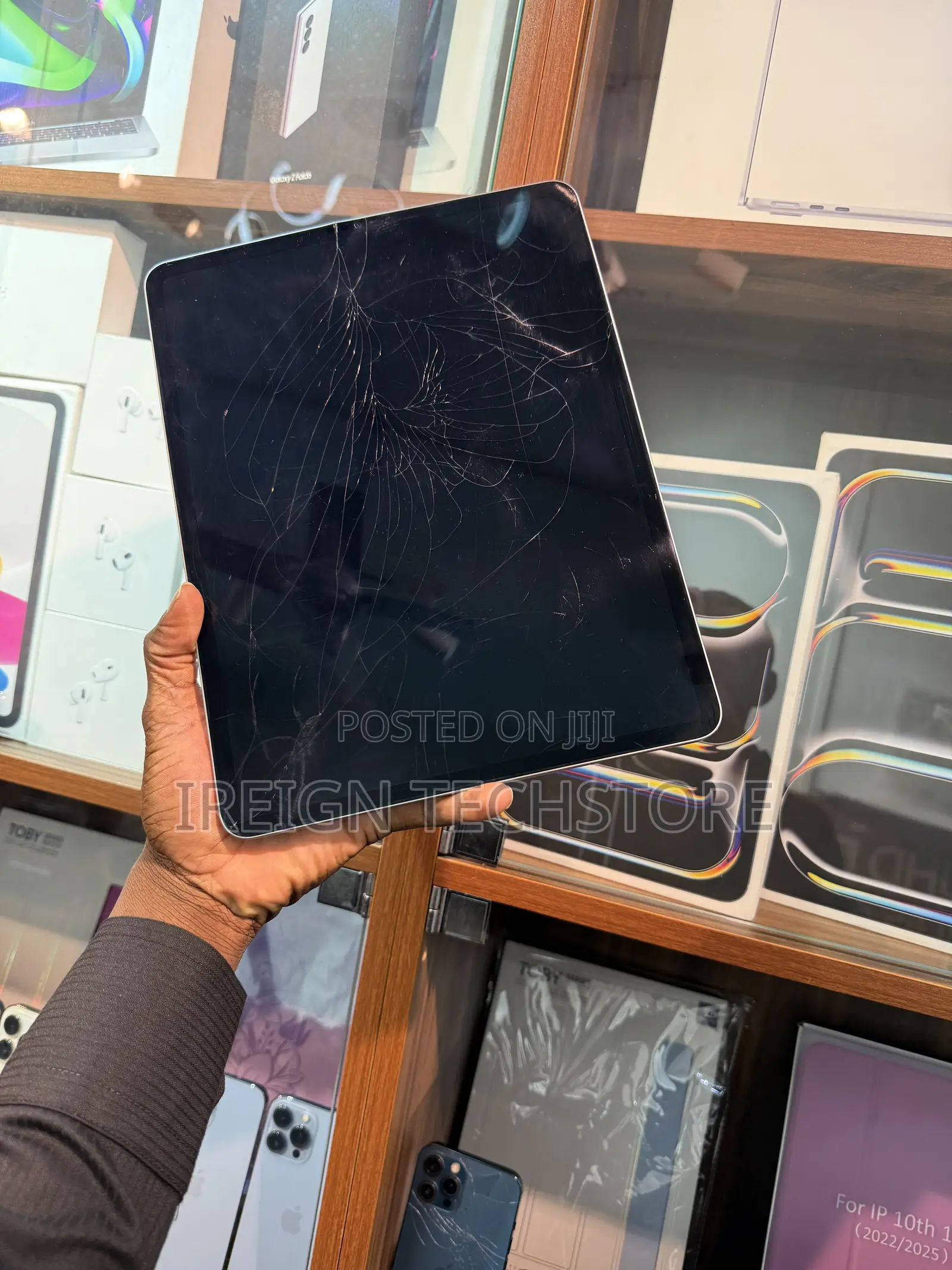 Apple iPad Pro 12.9 (2022) 128 GB Gray