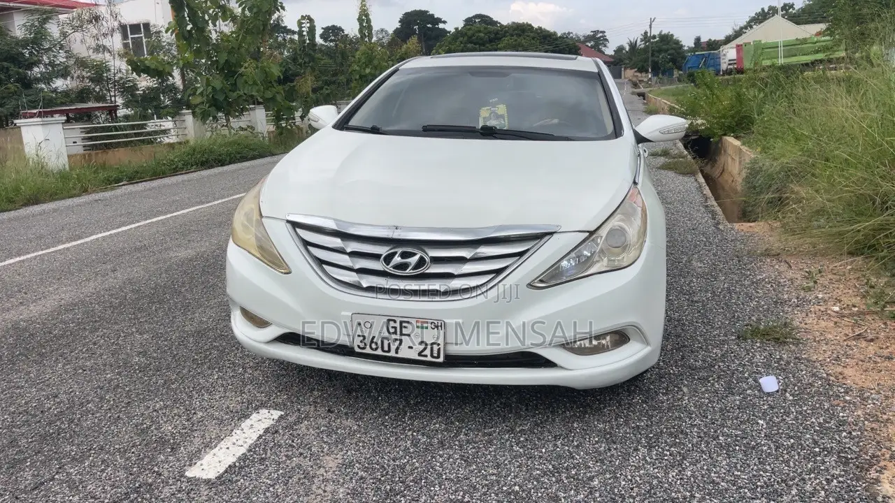 Hyundai Sonata Limited 2.0T Sedan (2.0L 4cyl 6A) 2013 White