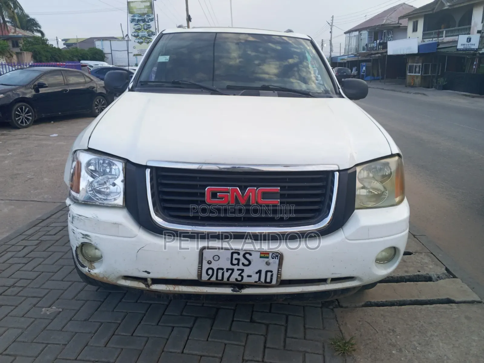 GMC Envoy 2009 White