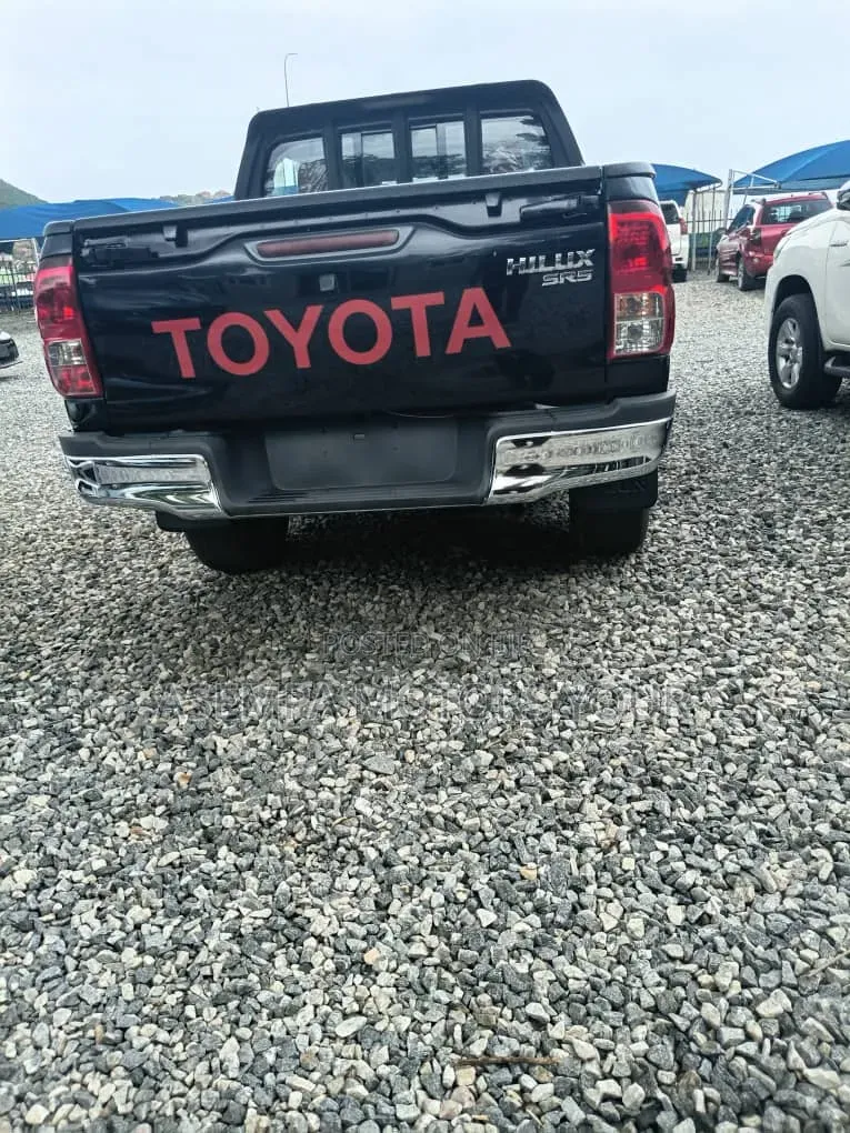 Toyota Hilux Revo Double Cab Petrol 2.7 AWD 2016 Black