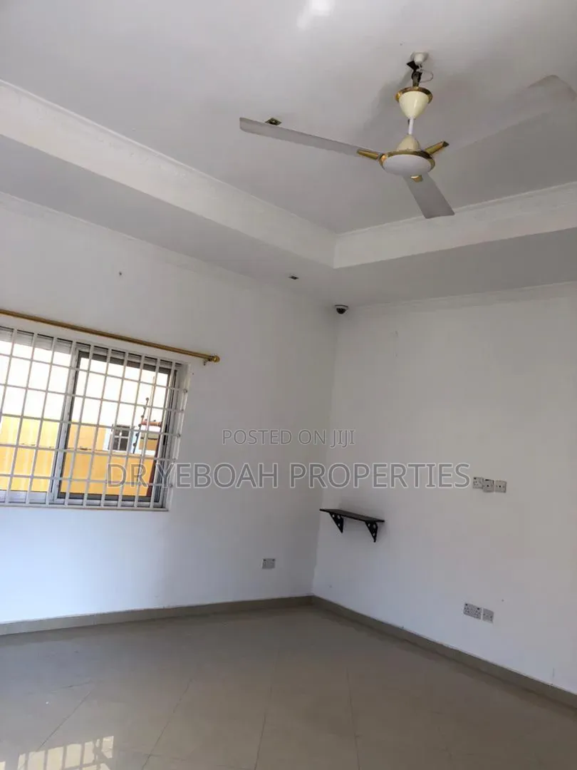 3bdrm House in Spintex:- 3 Bedrooms, Baatsona Total for rent