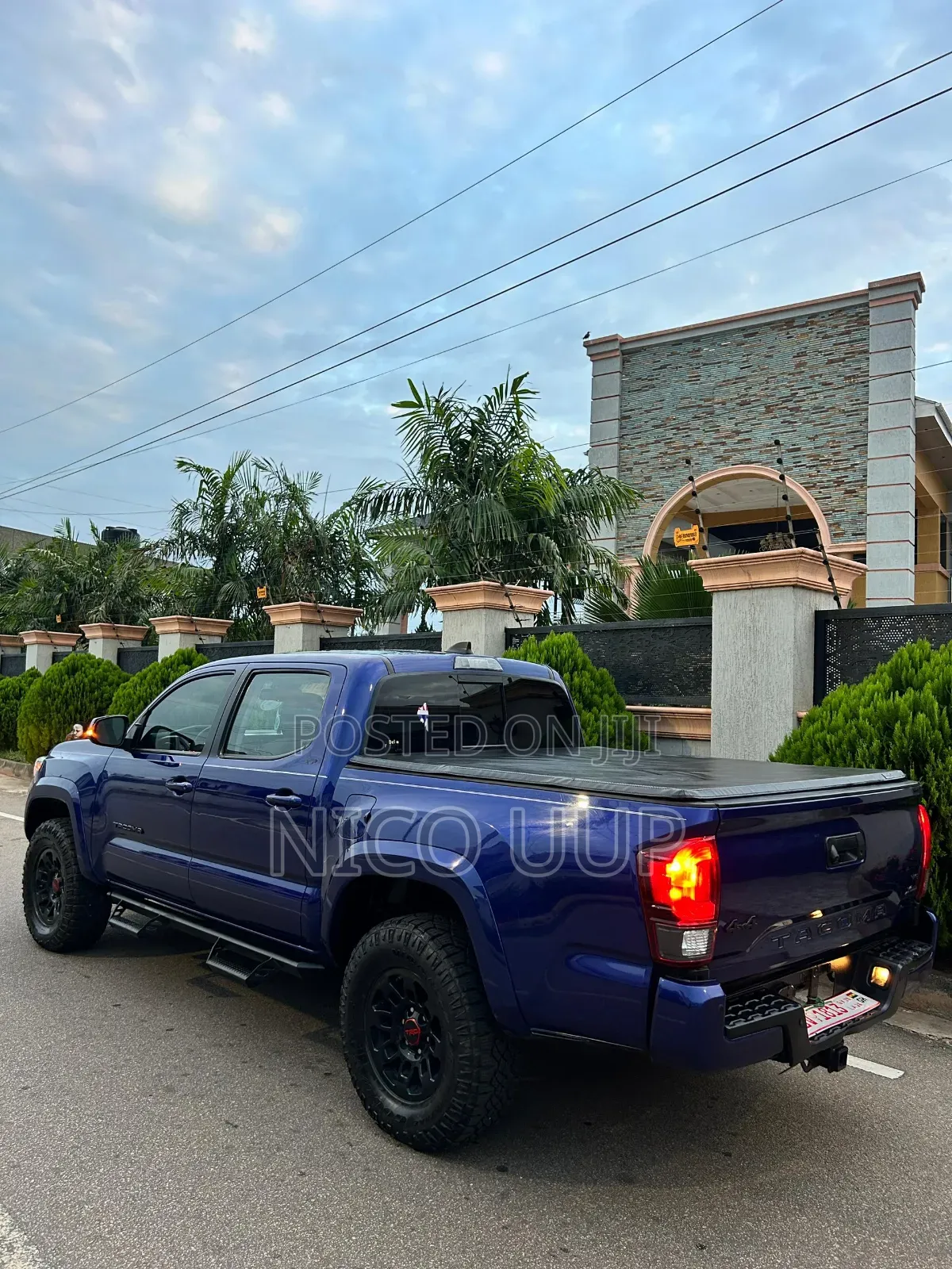Toyota Tundra 2023 Blue