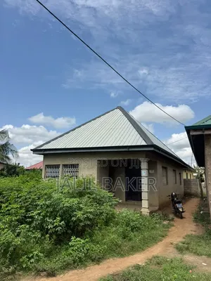 2bdrm House in Main Station for sale
