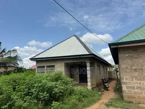 2bdrm House in Main Station for sale