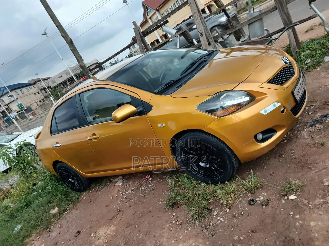 Toyota Yaris Base Sedan 4dr 2010 Yellow