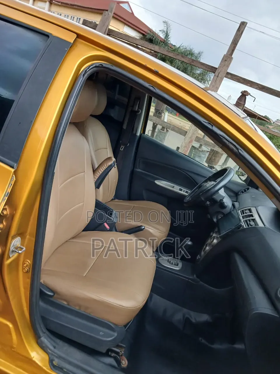 Toyota Yaris Base Sedan 4dr 2010 Yellow