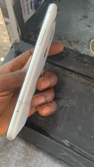 Apple iPhone XR 128 GB White