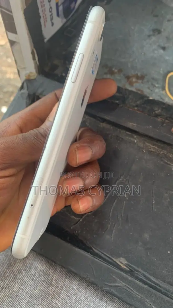 Apple iPhone XR 128 GB White