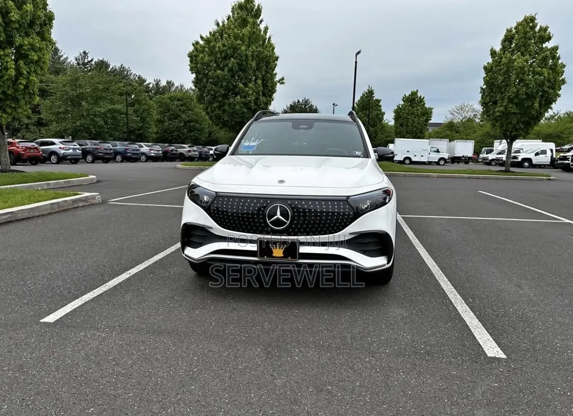 Mercedes-Benz EQB 300 4MATIC 2024 White