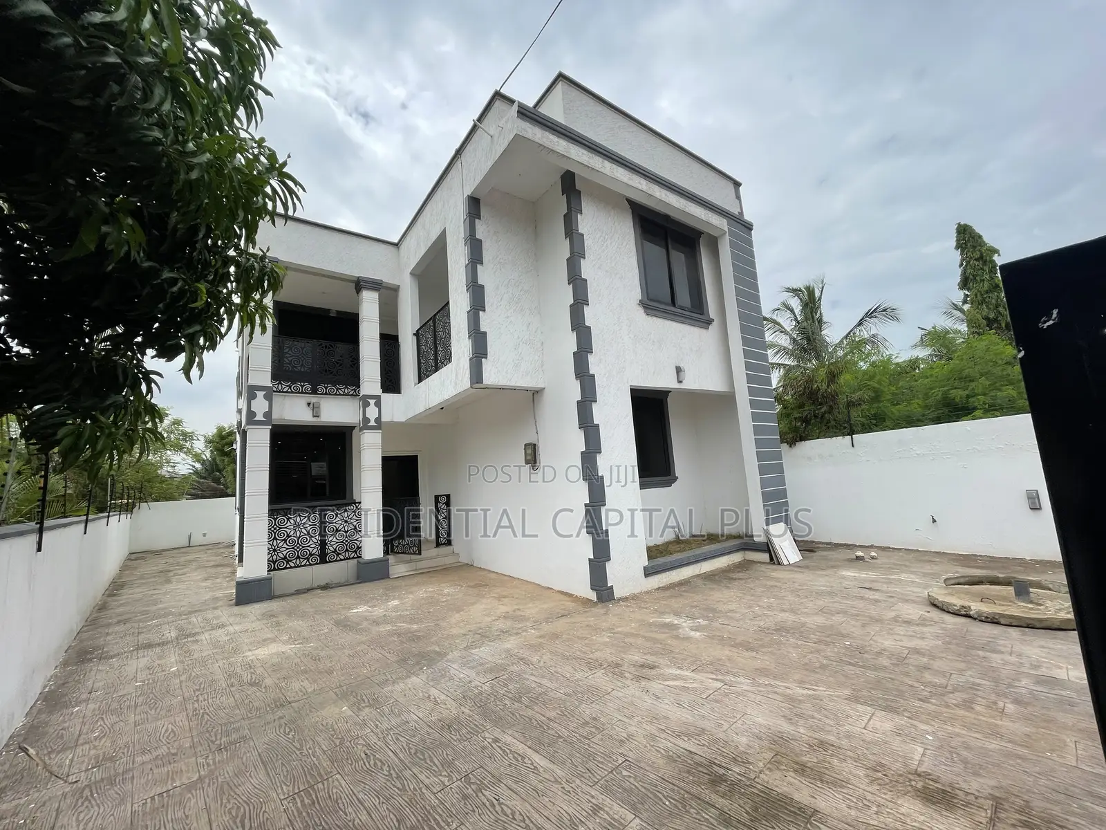 4bdrm Duplex in Spintex for sale