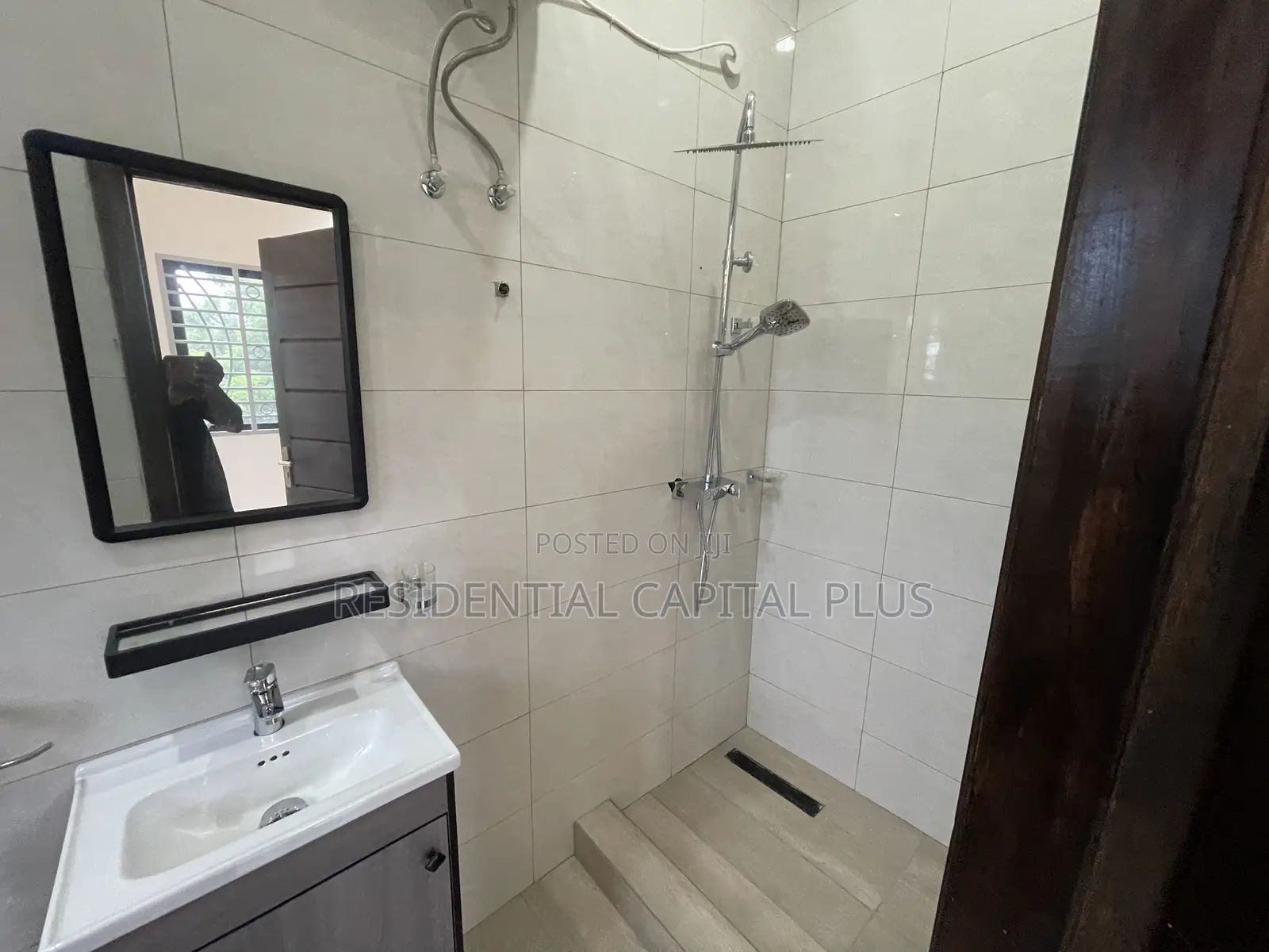 4bdrm Duplex in Spintex for sale