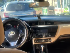 Toyota Corolla LE (1.8L 4cyl 2A) 2018 Green