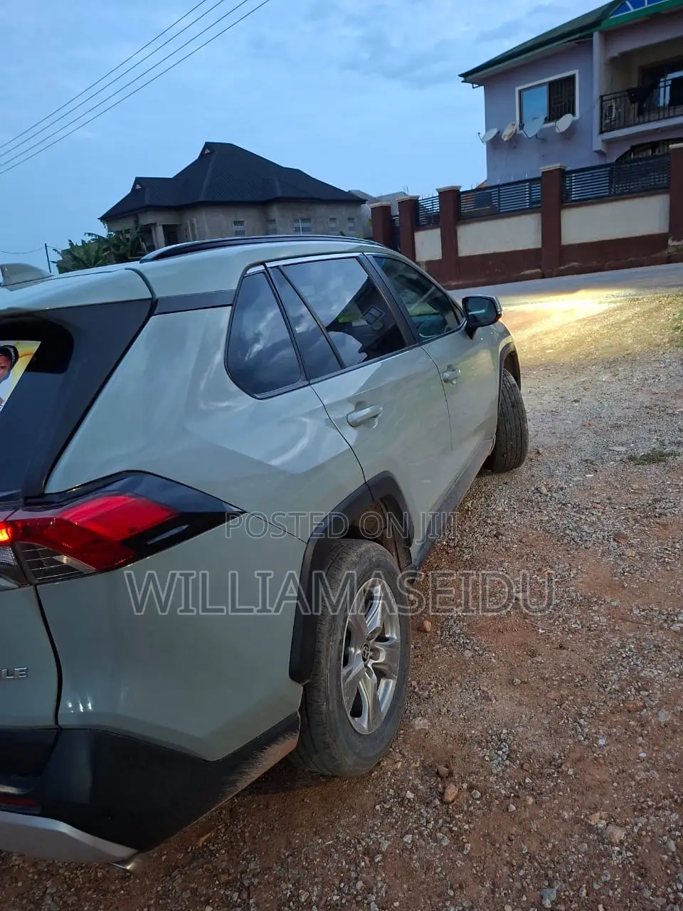 Toyota RAV4 XLE Premium AWD 2023 Gray