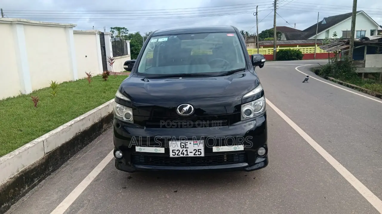 Toyota Voxy 2013 Black