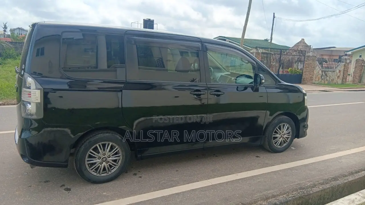 Toyota Voxy 2013 Black