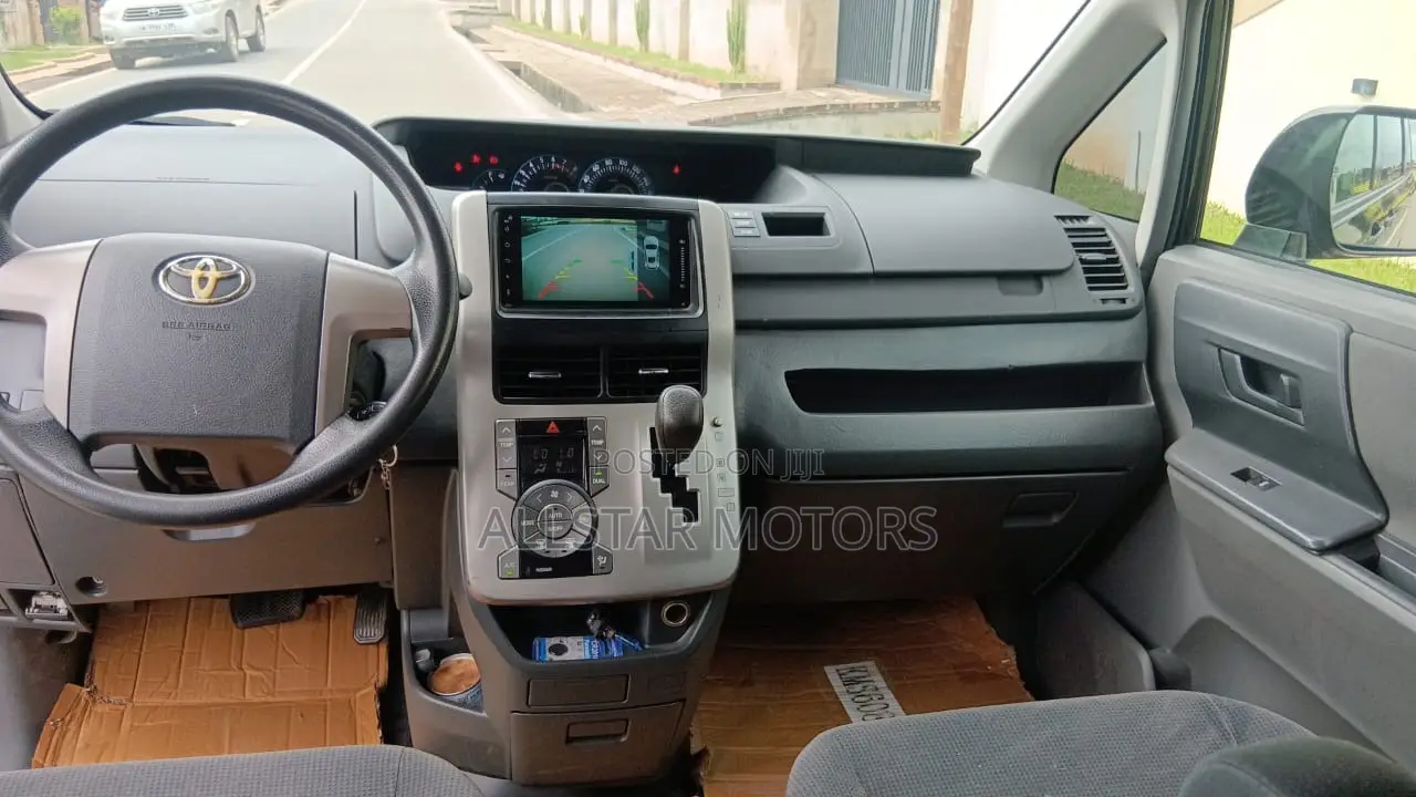 Toyota Voxy 2013 Black
