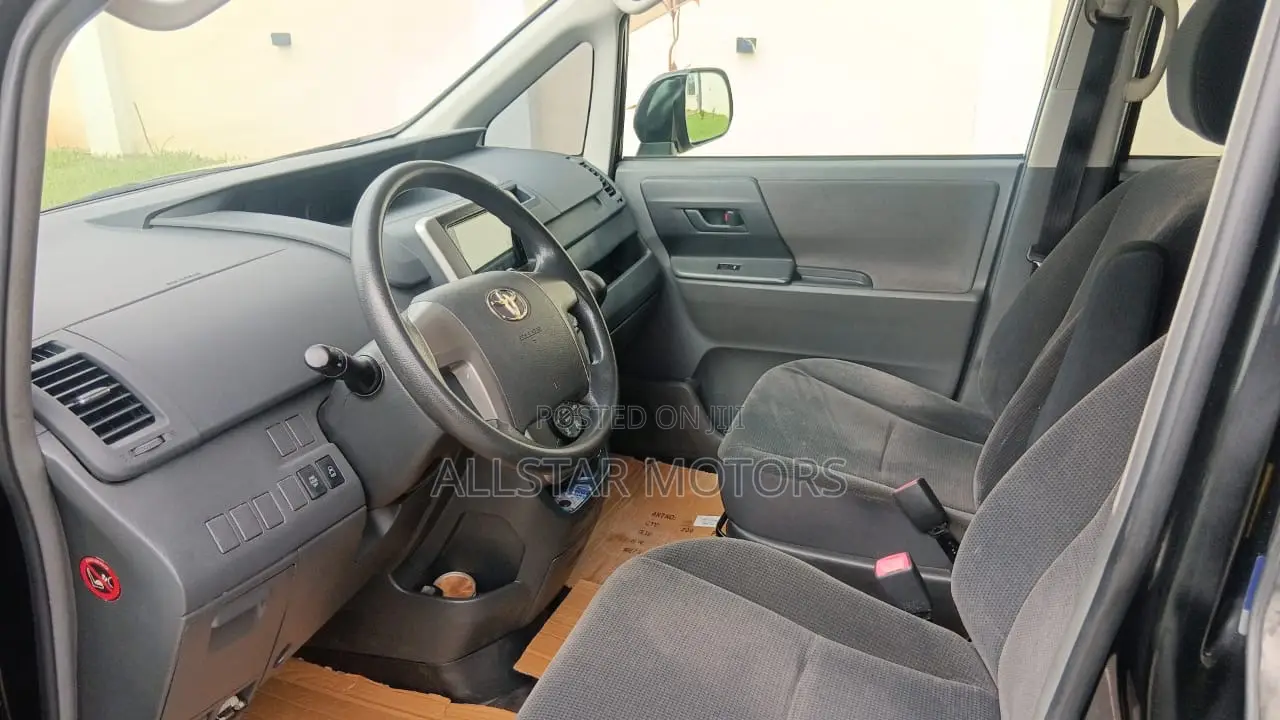 Toyota Voxy 2013 Black