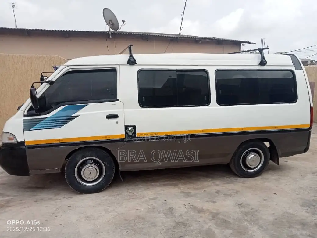 Hyundai H1 2001 White