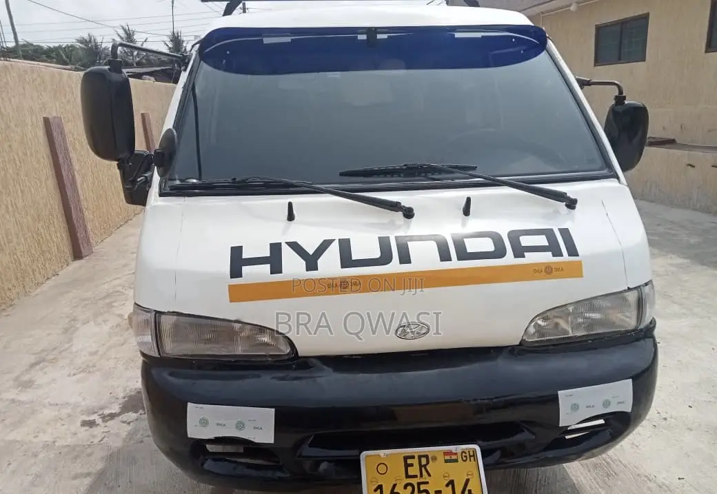Hyundai H1 2001 White