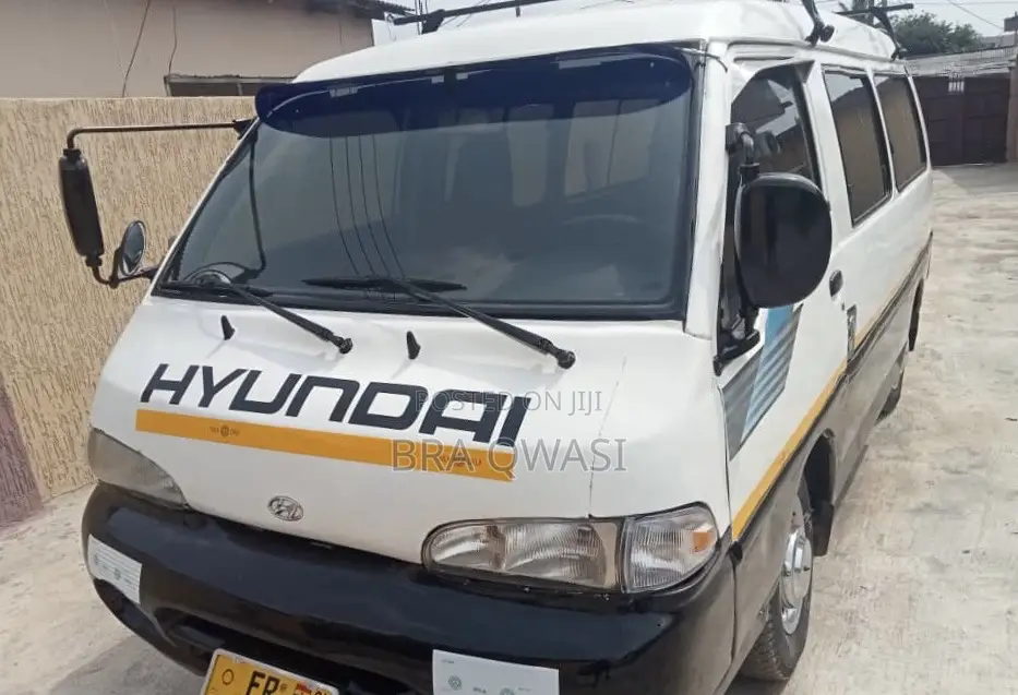 Hyundai H1 2001 White