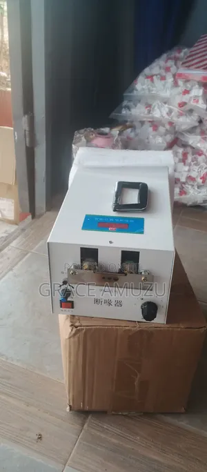 Debeaking Machine