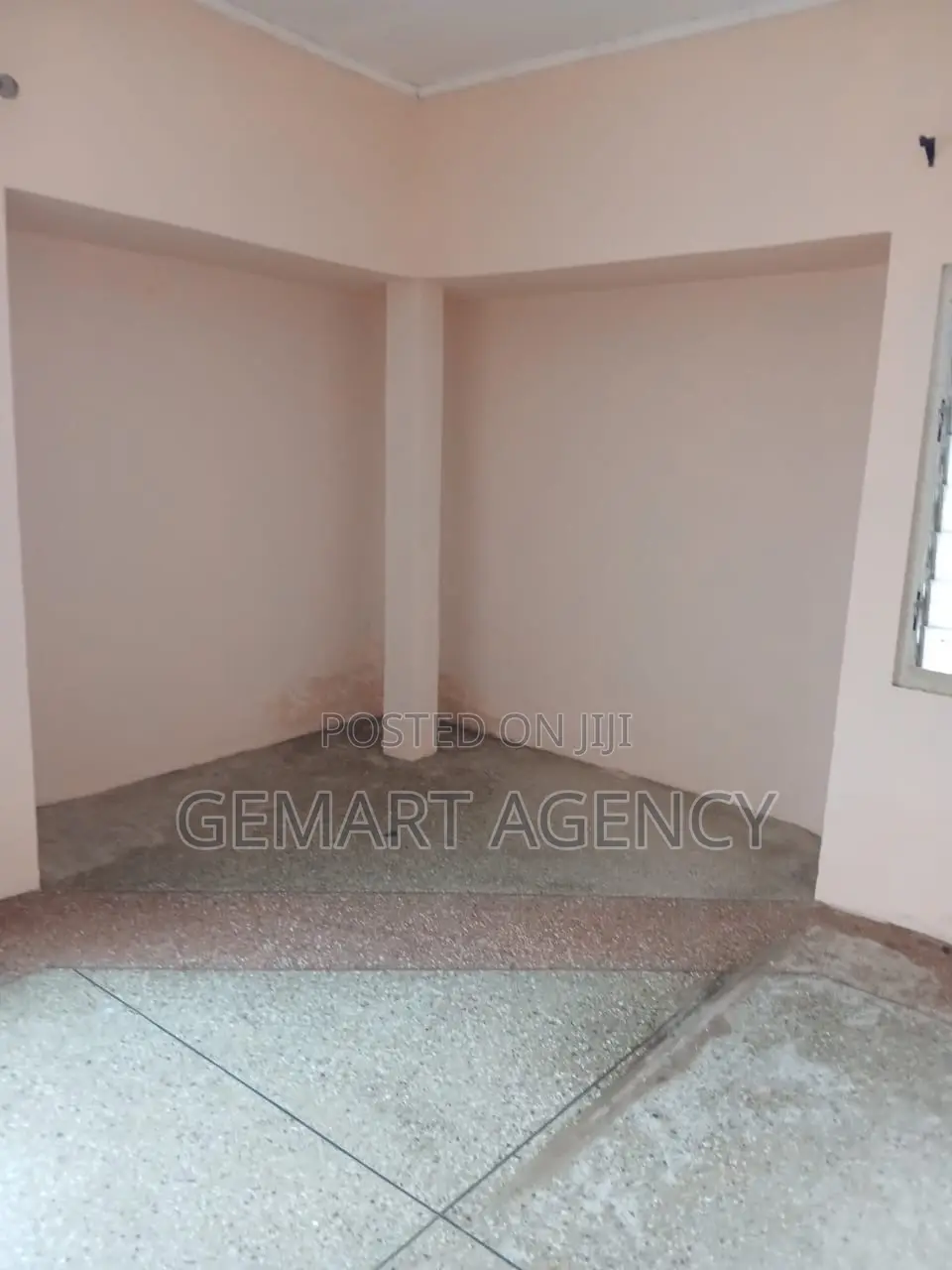5bdrm Apartment in Taifa Bukina for rent