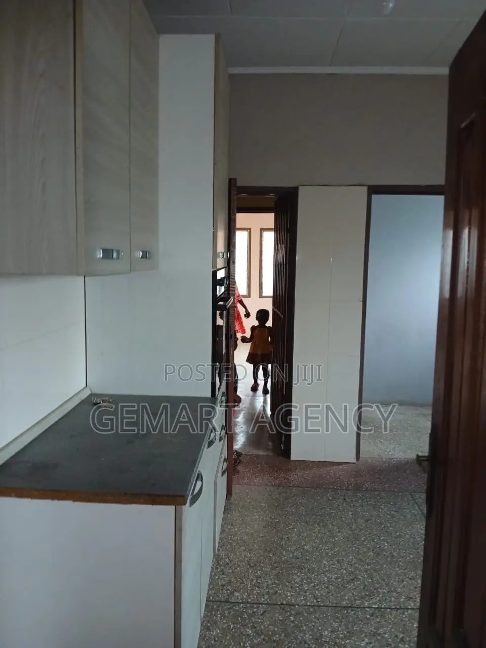 5bdrm Apartment in Taifa Bukina for rent