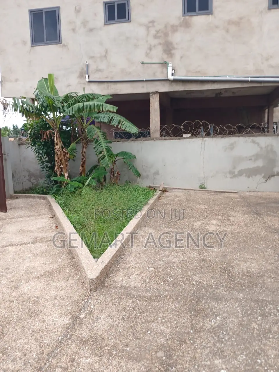 5bdrm Apartment in Taifa Bukina for rent