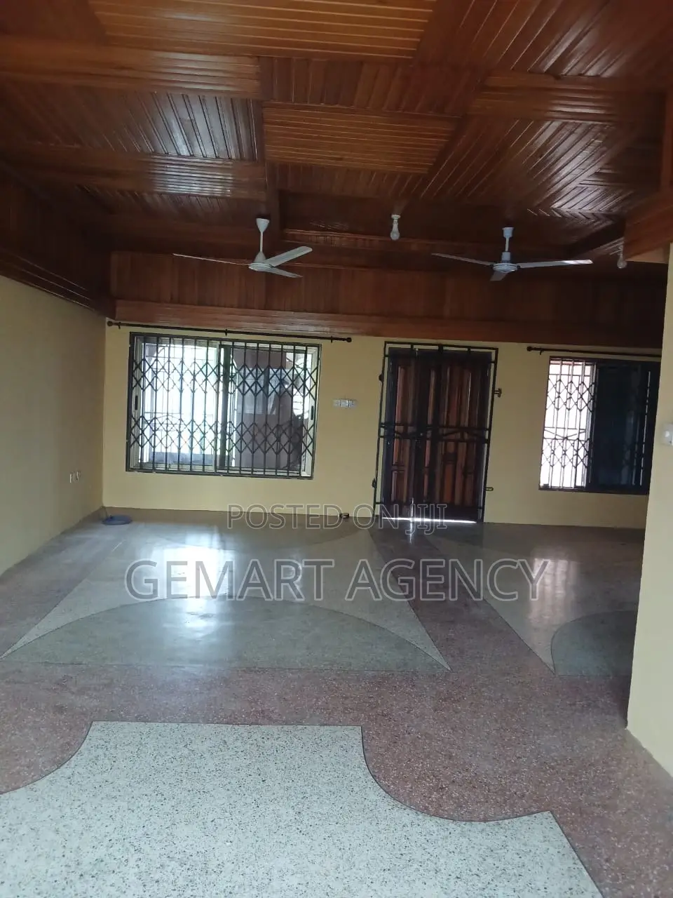 5bdrm Apartment in Taifa Bukina for rent