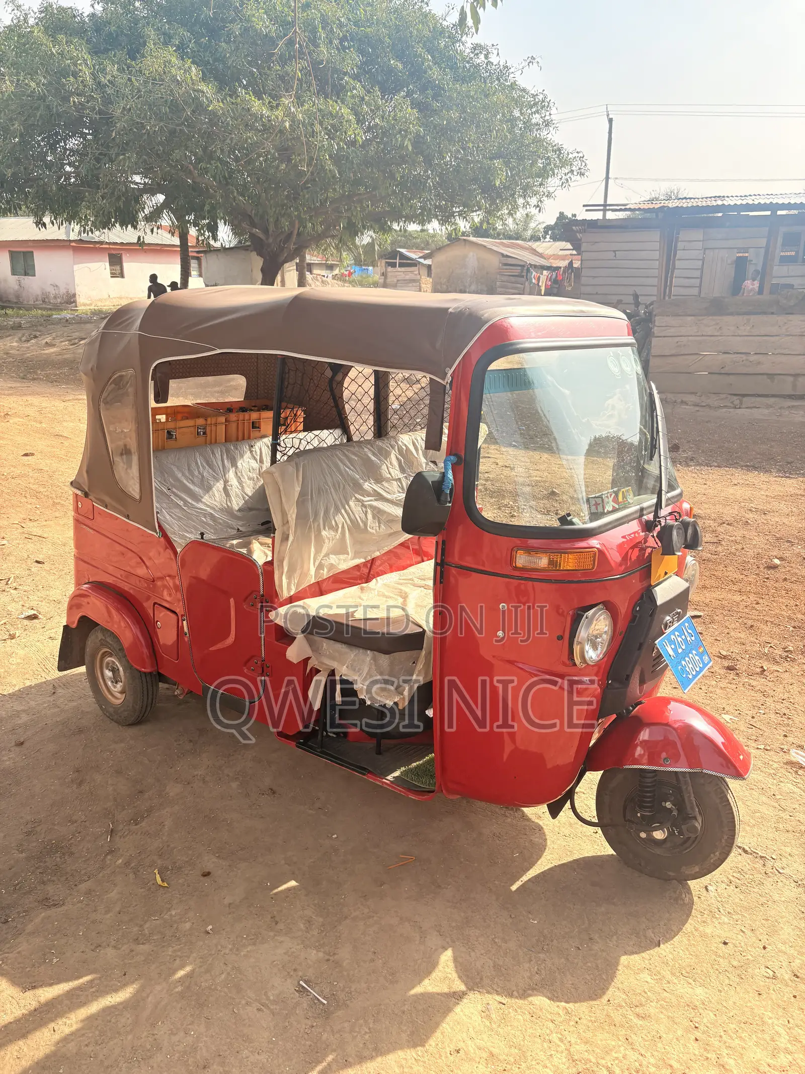 Bajaj RE 2025 Red