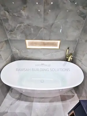 Luxury Freestanding Bathtub With Gold Mixer